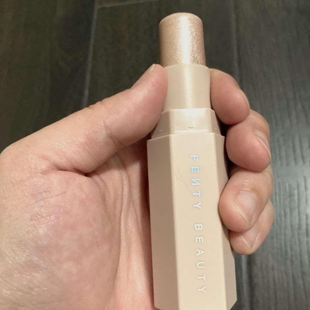 Fenty Beauty Highlighter-lightly used - Picture 2 of 2